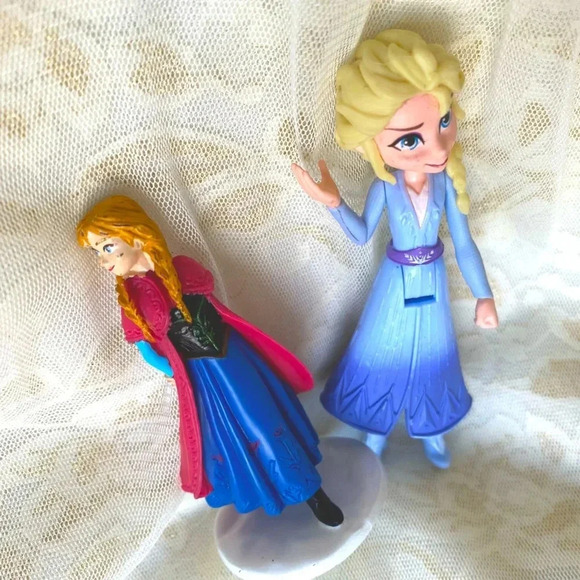 Miniature Disney Frozen Princess Elsa & Anna set of 2 toy figurines - Picture 4 of 6